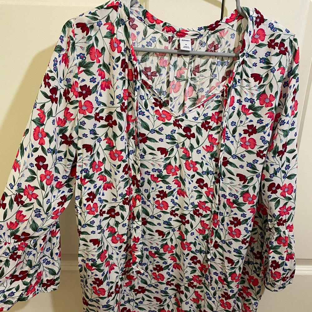 Old Navy Women’s Floral Blouse Like New Size Medium
